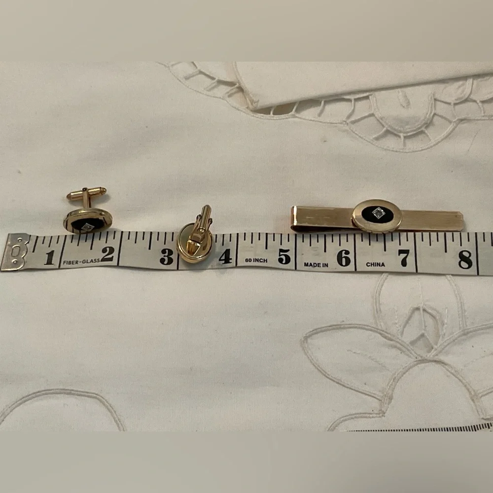 VINTAGE KREISLER 1950’s 12k GOLD-FILLED TIE CLIP AND CUFFLINKS TO MATCH